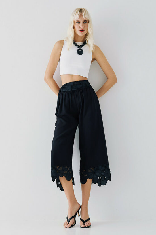 Access Fashion παντελόνι κοντό με δαντέλα