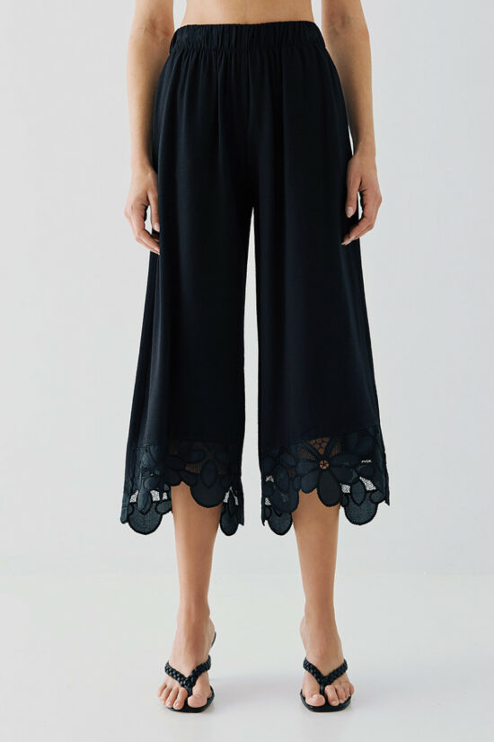 Access Fashion παντελόνι κοντό με δαντέλα