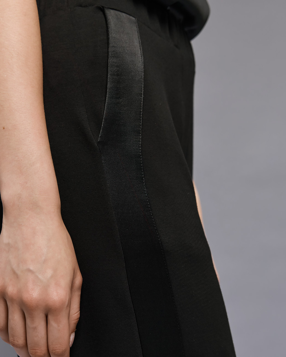 Access Fashion παντελόνα με σατέν φάσες