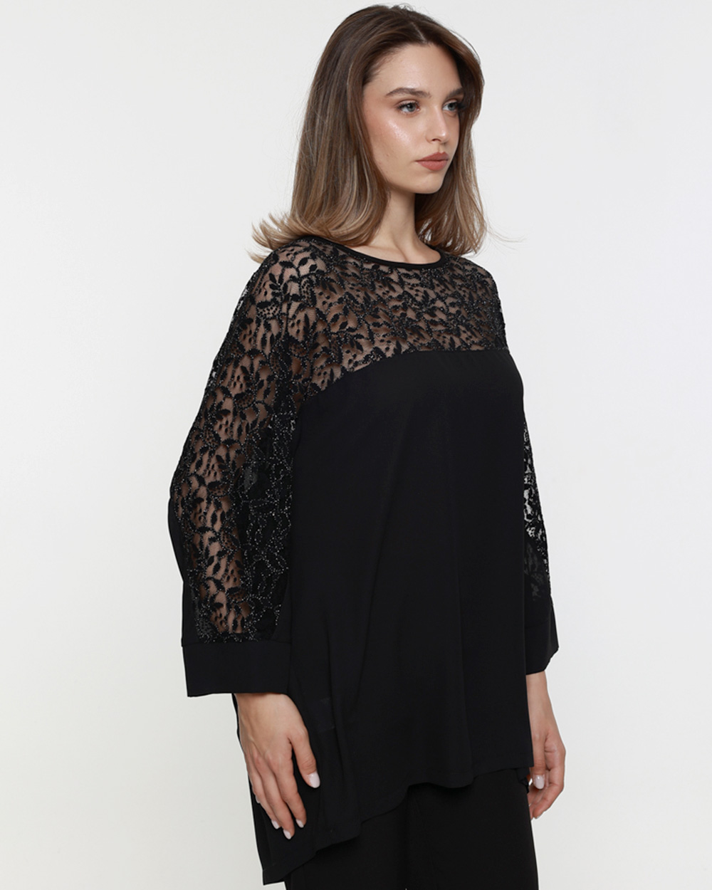 Μπλούζα με λεπτομέρεια δαντέλα