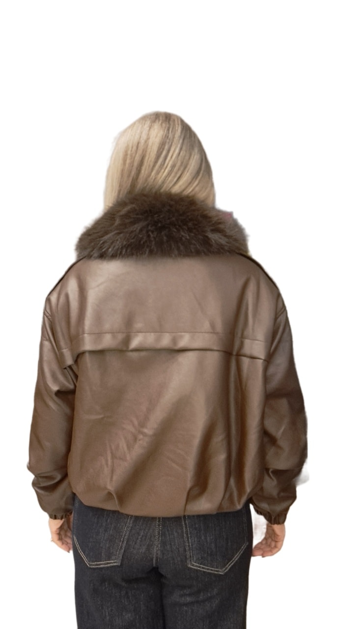 Μπουφάν δερματίνη με γούνα στο γιακά