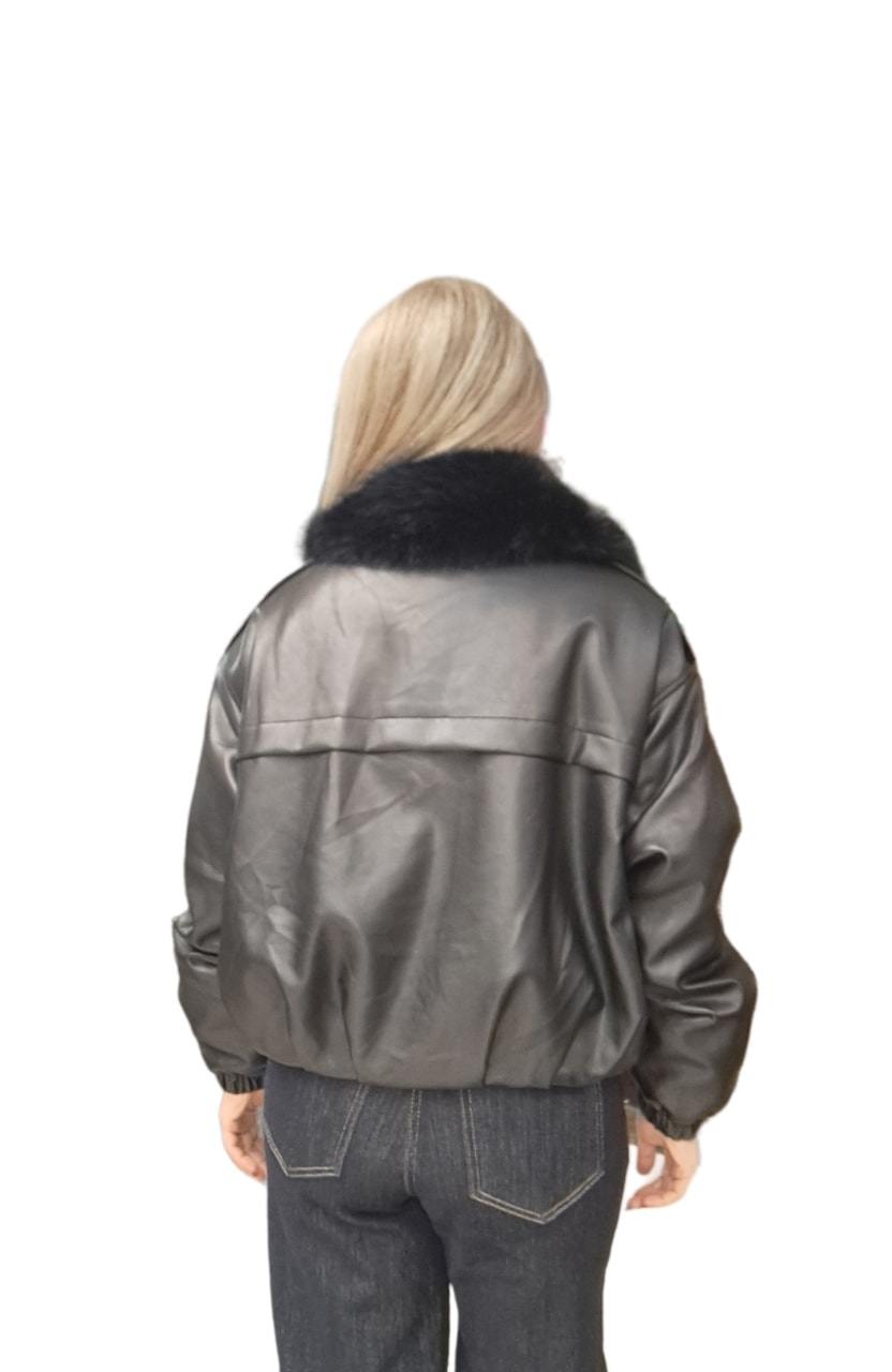 Μπουφάν δερματίνη με γούνα στο γιακά