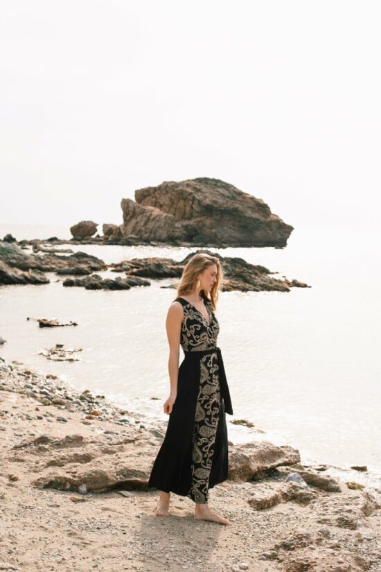 Open Fashion με χρυσό print και ζώνη