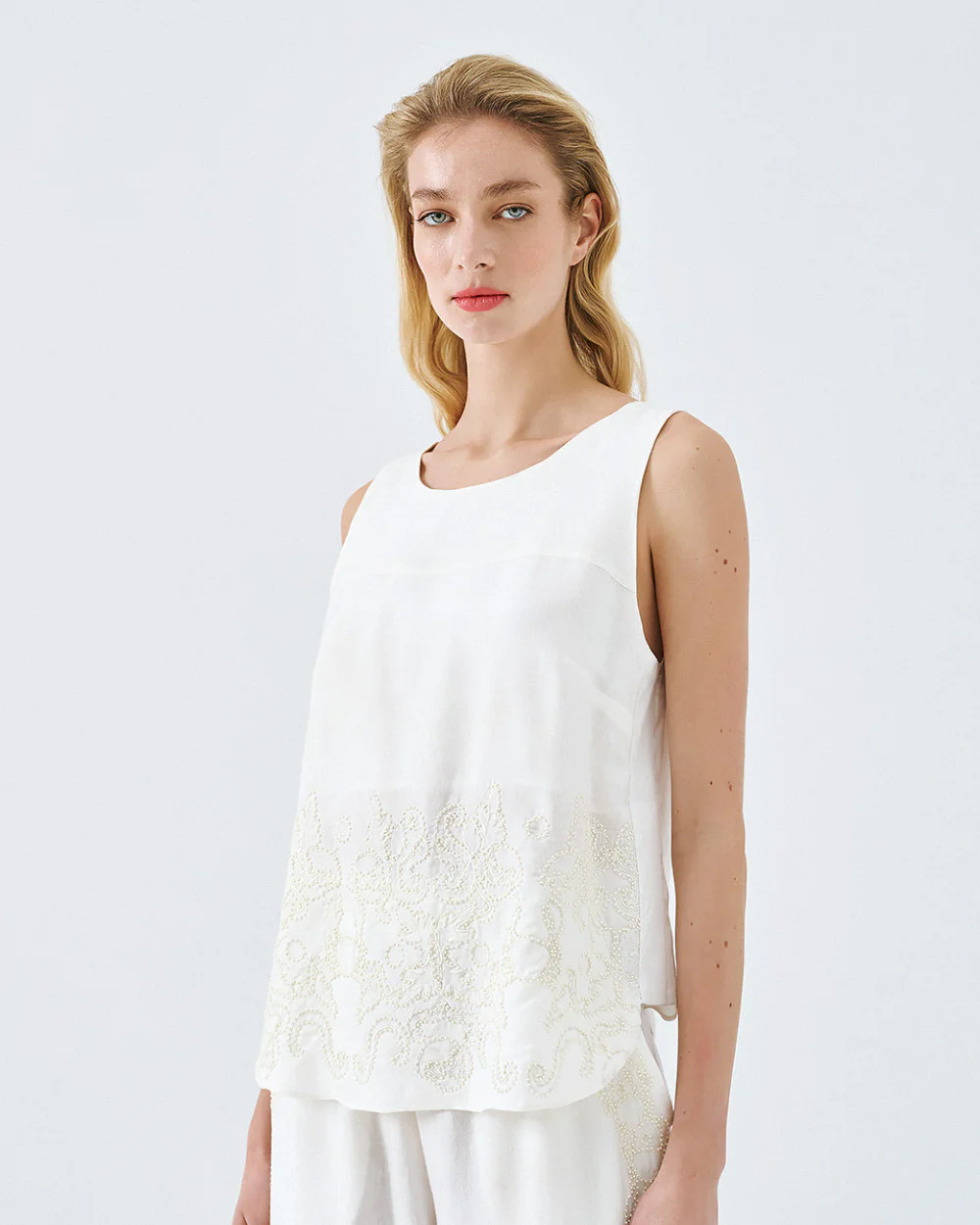 Access Fashion τοπ αμάνικο με κεντήματα